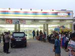Polsek-Cepu-saat-mendatangi-lokasi-kejadian-meninggalnya-seorang-pria-di-dalam-mobil.jpg