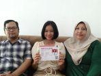 Potret-Glenys-Lalita-Aksani-16-bersama-kedua-orang-tuanya.jpg