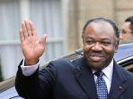 Presiden-Gabon-Ali-Bongo-Ondimba-melambai-saat-meninggalkan-Istana-Elysee.jpg