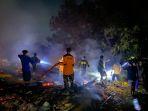 Proses-pemadaman-kebakaran-di-Desa-Godo-Kecamatan-Winong-Kabupaten-Pati.jpg