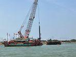 Proses-pembangunan-Proyek-Tol-dan-Tanggul-Laut-Semarang-Demak-TTLSD-di-pesisir-pantai-Trimulyo.jpg