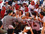 Puluhan-ribu-emak-emumat-772023.jpg