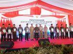 Raja-Juli-Antoni-di-acara-Penyerahan-Sertifikat-Tanah.jpg