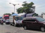 Ratusan-kendaraan-mengantre-di-Kecamatan-Karanganyar-Kabupaten-Demak.jpg