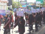 Ratusan-santri-Yayasan-Pondok-Pesantren-Al-Banjari-mengikuti-upacara.jpg