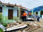 Relawan-Bersihkan-Material-Pasca-Puting-Beliung-Tegal.jpg