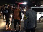 Relawan-bantu-evakuasi-korban-kecelakaan-di-Karanganyar.jpg
