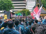Ribuan-mahasiswa-dari-Semarang-Raya-memadati-depan-Kantor-DPRD-Provinsi-Jateng.jpg