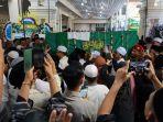 Ribuan-pelayat-dari-berbagai-daerah-mengantarkan-jenazah-istri-Habib-Luthfi.jpg