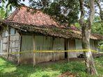 Rumah-tempat-kejadian-perkara-dalam-keadaan-sepi-Rumah-yang-terbuat-dari-kayu.jpg