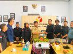 SERAHKAN-POTONGAN-TUMPENG-bawaslu-slawi.jpg