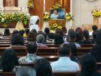 jateng/SUASANA-BERDOA-rosario-dan-misa-Intensi-khusus-mendoakan-Paus-Fransiskus.jpg