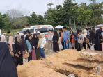 Satu-keluarga-yang-tewas-ditabrak-mobil.jpg