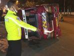 Sebuah-angkutan-umum-Colt-terguling-seusai-terlibat-kecelakaan-dengan-motor-Ninja.jpg