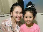 Segini-Uang-Jajan-Bilqis-Khumairah-Ayu-Ting-Ting-Namanya-Anak-anak-Kita-Gak-Bisa-Ngelarang.jpg