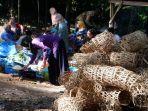 Sejumlah-kerengenan-bambu-yang-digunakan-dalam-tradisi-manganan.jpg