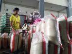 Sejumlah-pekerja-sedang-622023.jpg