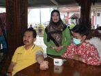 Sekda-Jepara-Edy-Sujatmiko-saat-dicek-tekanan-darahnya.jpg