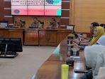 Sekda-Jepara-Edy-Sujatmiko-saat-menghadiri-rapat-koordinasi-Komisi-Penanggulangan-AIDS.jpg