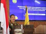 Sekda-Jepara-Edy-Sujatmiko-saat-mengikuti-kegiatan-layanan-nasabah-Bank-Jateng.jpg