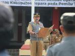 Sekda-Jepara-memimpin-pengukuhan-Linmas-di-Halaman-kantor-Setda-Jepara.jpg