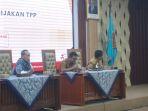 Sekda-Kota-Pekalongan-Nur-Priyantomo-saat-memimpin-rapat-implemen.jpg