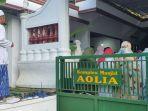 Sekelompok-masyarakat-muslim-Jemaah-Masjid-Aolia-Gunungkidul-Daerah-Istimewa-Yogyak.jpg