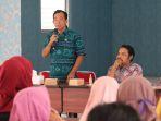 Sekertaris-Dinas-Pendidikan-Dindik-Kota-Pekalongan-Mabruri-saat-membe.jpg