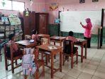 Siswa-kelas-3-SD-Negeri-Suihan-Saat-Belajar-dikelas-Rabu-1372022.jpg