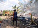 Suasana-Damkar-Demak-berusaha-memadamkan-api-gudang-rosok-yang-berada-di-Dukuh-Senggrong.jpg