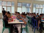 Suasana-jam-makan-di-ruang-makan-SMKN-Jawa-Tengah-di-Sema.jpg