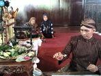 Suasana-jamasan-pusaka-di-Pendopo-Kabupaten-Blora.jpg