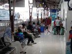 Suasana-keberangkatan-di-Stasiun-Daop-5-Purwokerto-Kamis-2132024.jpg