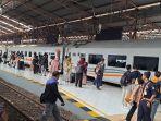 Suasana-kedatangan-dan-keberangkatan-penumpang-di-Stasiun-Daop-5-Purwokerto-7.jpg