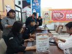 Suasana-pemeriksaan-perbaikan-persyaratan-bakal-calon-angg.jpg