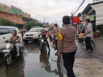 Suasana-polisi-berbagi-takjil-di-depan-Polsek-Mranggen.jpg