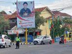 Supeltas-mengatur-arus-lalu-lintas-di-simpang-tiga-Siwaluh.jpg