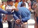 TW-berbaju-birsi-mencuri-uang.jpg
