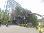 Tampak-depan-kampus-Universitas-Sebelas-Maret-UNS-Solo.jpg
