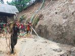 Tim-gabungan-melakukan-pembersihan-material-longsor-di-Karanganyar.jpg