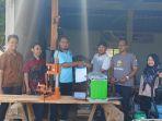 Tim-pemberdayaan-Universitas-Muria-Kudus-menyerahkan-bantuan-seperangkat-mesin.jpg