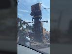 Truk-crane-terbalik-disebut-seperti-Optimus-Prime.jpg