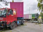 Truk-trailer-melintang-di-jalan-RE-Martadinata-arteri-Yos-Sudarso-Semarang-2.jpg