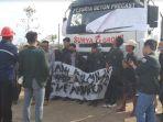 Unjuk-rasa-warga-Tambakrejo.jpg