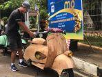 VESPA-KAYU-Taufik-Wood-Custom-saat-memamerkan-V.jpg