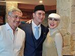 Verrell-Bramasta-berfoto-bersama-ibunya-aktris-Venna-Melinda-dan-ayahnya-Iva.jpg
