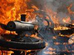 Viral-Aksi-Tegas-Sang-Ayah-Bakar-Motor-Milik-Anak.jpg