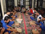 Puluhan Tahanan Buka Puasa Bersama Polisi di Ruang Tahanan Sukoharjo, Bentuk Berbagi saat Ramadan