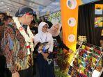 Wali-Kota-Tegal-Dedy-Yon-Supriyono-saat-meninjau-stan.jpg