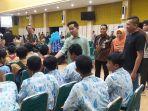 Walikota-Solo-Gibran-Rakabuming-Raka-saat-meninjauUU.jpg
